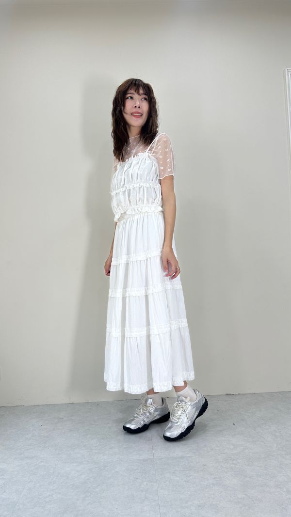 短袖彈力小花內搭 白 杏 藍 黑 
