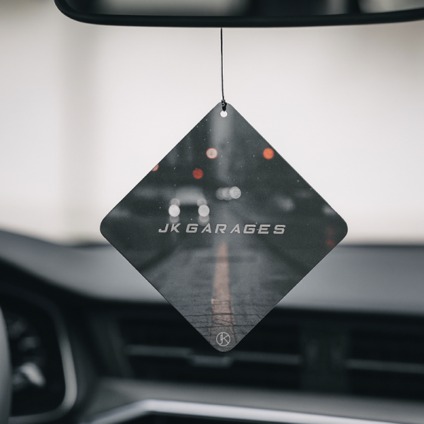 JKGARAGES 車用香氛片｜提升車內空間的清新芳香 車內香氛推薦,車內除味香片,精品香氛掛片,中性香味車用,木質調香氛,車用香氛片,車用芳香片,室內芳香片,芳香吊飾,除臭香片,衣櫥專用香氛片推薦,持久香味的芳香吊飾,多用途除臭香片,汽車香片