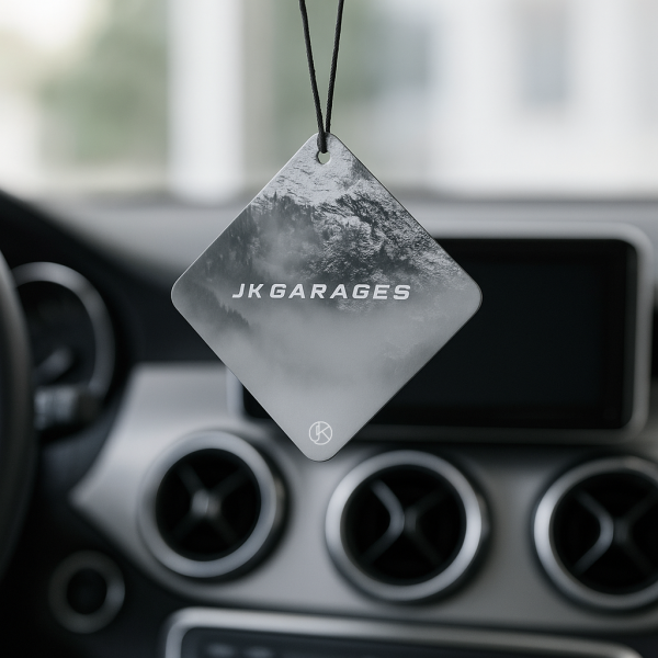 JKGARAGES 車用香氛片｜提升車內空間的清新芳香 車內香氛推薦,車內除味香片,精品香氛掛片,中性香味車用,木質調香氛,車用香氛片,車用芳香片,室內芳香片,芳香吊飾,除臭香片,衣櫥專用香氛片推薦,持久香味的芳香吊飾,多用途除臭香片,汽車香片