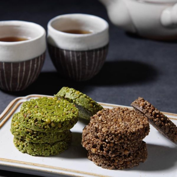 岡田謹製茶織屋｜焙茶巧克力玄米餅、抹茶巧克力玄米餅、焙茶千層派 岡田謹製茶織屋,焙茶巧克力玄米餅,抹茶巧克力玄米餅,焙茶千層派,兔瑪星日本代購