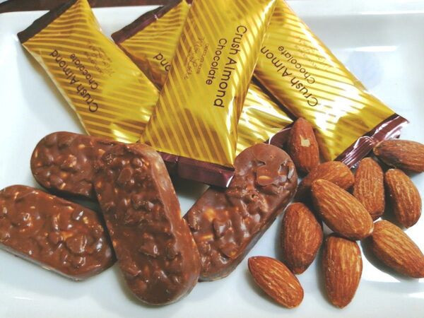 巧克力屋 Mon loire 杏仁牛奶巧克力 盒裝 量販包 巧克力屋,Monloire,杏仁牛奶巧克力,巧克力盒裝,巧克力量販包,兔瑪星日本選物店