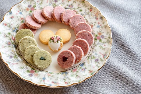 粉盒玫瑰餅乾 MAGNOLIA 宝塚三色堇 小花餅乾 鑽石餅乾 寶石盒 伴手禮 美寶塚 MAGNOLIA,宝塚三色堇,小花餅乾,鑽石餅乾,紅寶石盒,伴手禮,美寶塚,兔瑪星日本選物店