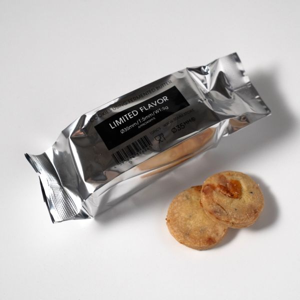 【12月限定】新宿 35mm 切達胡椒迷迭香 餅乾罐 鋁罐餅乾 奶油餅乾 新宿,35mm,餅乾罐,限定口味,兔瑪星日本選物店