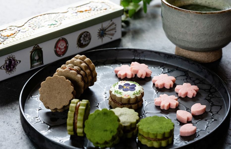 綠寶石緣結茶香 MAGNOLIA 宝塚三色堇 小花餅乾 鑽石餅乾 寶石盒 伴手禮 美寶塚 MAGNOLIA,宝塚三色堇,小花餅乾,鑽石餅乾,紅寶石盒,伴手禮,美寶塚,兔瑪星日本選物店