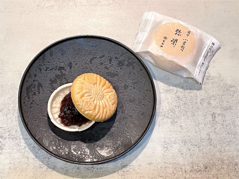 虎屋 豆沙最中 紅豆最中（短效期商品） 虎屋,兔瑪星日本選物店,豆沙最中,彌榮,紅豆最中,白豆沙最中