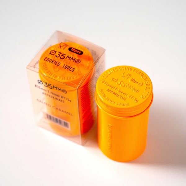 【12月限定】新宿 35mm 鹽焦糖口味 餅乾罐 鋁罐餅乾 奶油餅乾 新宿,35mm,餅乾罐,抹茶餅乾,限定口味,兔瑪星日本選物店