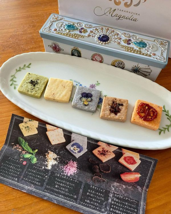 藍寶石法式鹹餅乾 MAGNOLIA 宝塚三色堇 小花餅乾 鑽石餅乾 寶石盒 伴手禮 美寶塚 MAGNOLIA,宝塚三色堇,小花餅乾,鑽石餅乾,紅寶石盒,伴手禮,美寶塚,兔瑪星日本選物店