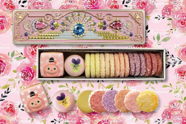 （12月團限定）LOVOT玫瑰醬版 MAGNOLIA 宝塚三色堇 小花餅乾 鑽石餅乾 MAGNOLIA,宝塚三色堇,小花餅乾,鑽石餅乾,紅寶石盒,伴手禮,美寶塚,兔瑪星日本選物店