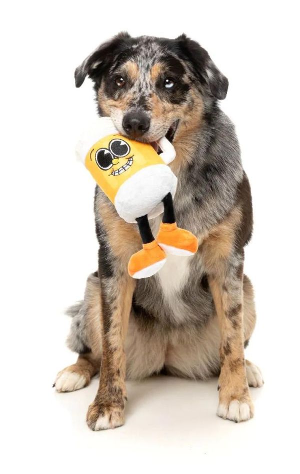 【FuzzYard】啤酒發聲玩具｜澳洲設計 耐咬耐玩 可機洗 Fuzzyard,啤酒,啤酒狗玩具,狗狗玩具,狗狗耐咬玩具,發聲狗玩具,啾啾玩具,啤酒造型狗玩具,狗狗互動玩具,狗狗放電玩具,狗狗紓壓玩具,寵物療癒玩具,小型犬玩具推薦,寵物陪伴玩具