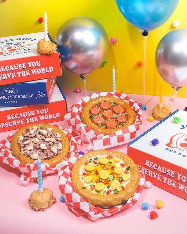 官網【4折即期良品出清】Pizza！狗狗派對披薩-夏卡蘇卡嫩蛋 效期至2026.06.23 喜翻, JOLLYROLL, 狗狗披薩, 寵物披薩, 狗狗派對披薩, 開盒即食, 常溫保存, 無需加熱, 狗狗DIY零食, 狗狗生日, 寵物慶生, 毛孩派對, 人食等級, 無防腐劑, 夏卡蘇卡嫩蛋, lepone, 樂芃, 寵物食玩, dog pizza, pet party snack, DIY dog treat, comfort food for dogs