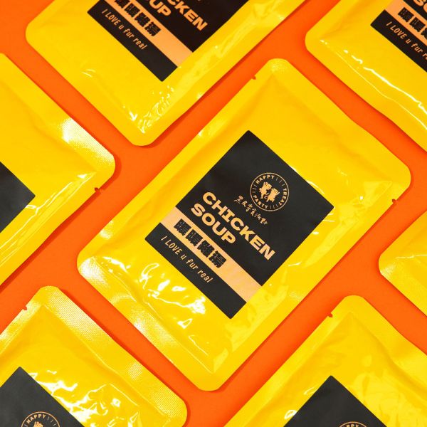 【黑皮零食派對】暖暖雞湯 60g 黑皮零食派對, 暖暖雞湯, 寵物雞湯, 狗狗雞湯, 貓咪雞湯, 寵物營養補給, 毛孩保養, 雞湯, 人食等級, 無防腐劑, 無鹽分, 常溫保存, 術後補養, 體力補給, 健康亮毛, 台灣製造, pet essence, chicken essence for pets, pet supplement,lepone, 樂芃