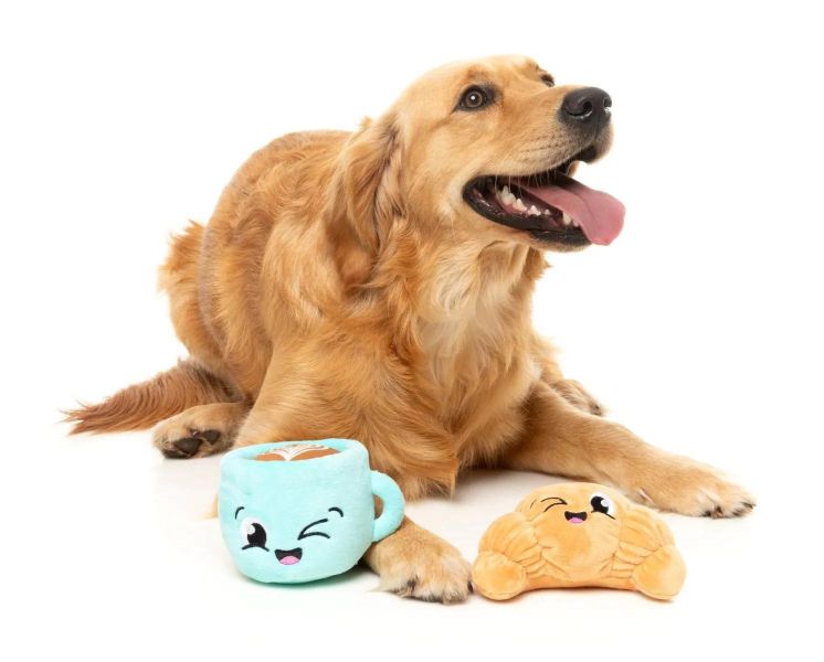 【FuzzYard】Croissant & Cappuccino 2PK 可頌與卡布 2入組｜澳洲設計 耐咬耐玩發聲玩具 可機洗 Fuzzyard,可頌與卡布,可頌狗玩具,咖啡狗玩具,狗狗玩具,狗狗耐咬玩具,發聲狗玩具,啾啾玩具,肉造型狗玩具,狗狗互動玩具,狗狗放電玩具,狗狗紓壓玩具,寵物療癒玩具,小型犬玩具推薦,寵物陪伴玩具