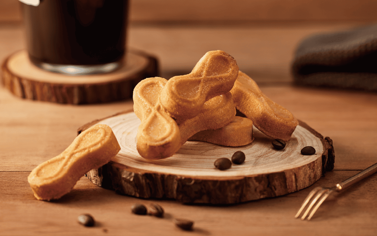 旺來八創辦人歷時 18 個月打造出台灣首創的8字鳳梨酥,結合專利造型,讓祝福變得有形、有故事