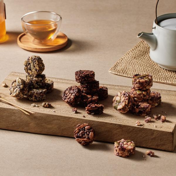 【限時免運】超值零食免運組（米酥酥分享袋8入*1+無餡蛋捲20入(隨機)*1+滿餡蛋捲20入(隨機)*1 +贈品牌帆布袋(咖)+贈國寶茶1包*2） 