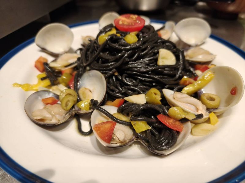 白酒蛤蠣墨魚麵 