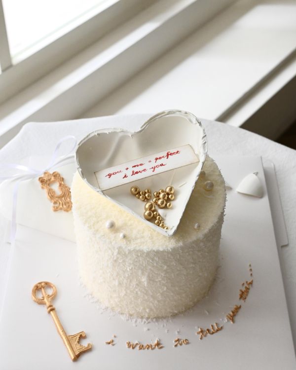 暖心「敲敲」話 造型蛋糕 清人節蛋糕 送女生 女生蛋糕 愛心 敲敲蛋糕 驚喜球