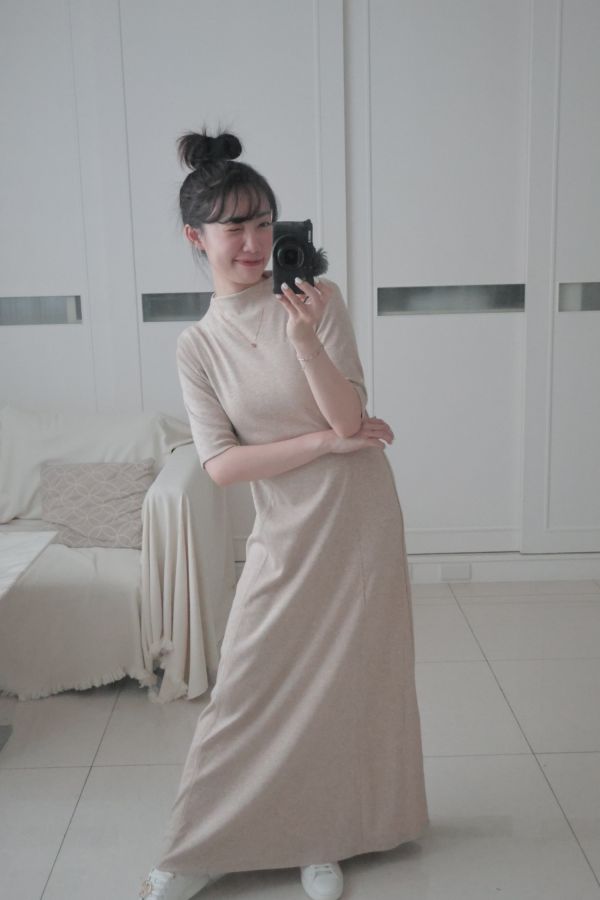 (現貨)韓國製-半高領五分袖收腰長洋裝（奶茶） 