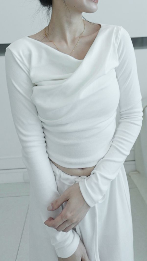 (現貨)韓國製-氣質扭轉長袖上衣（白） 