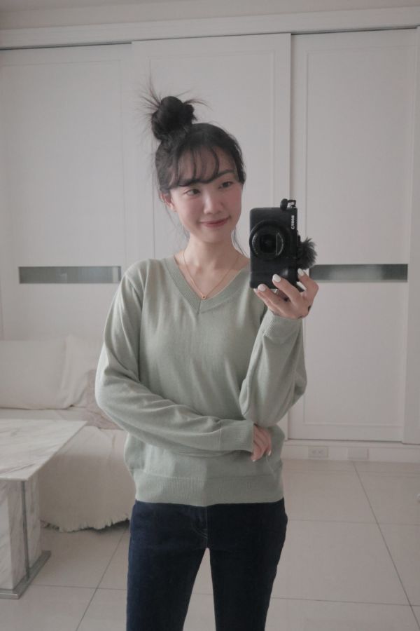 (現貨)韓國製-絲綢羊毛優雅V領針織上衣（灰綠） 