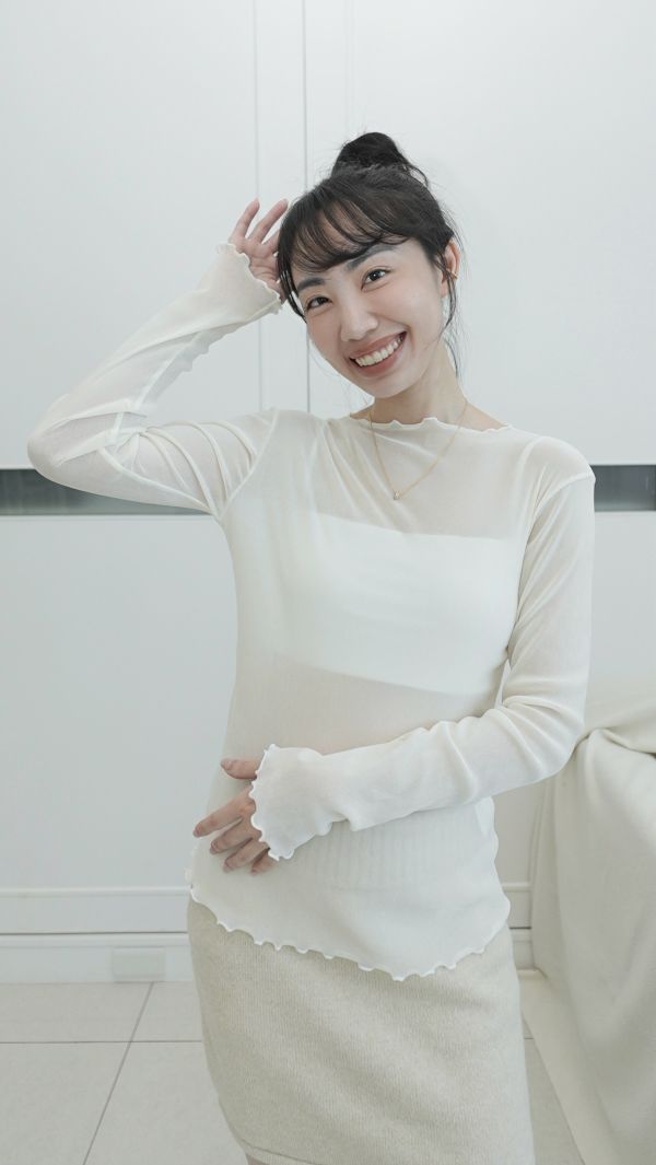 (現貨)韓國製-柔霧絨面透膚木耳邊上衣（白） 