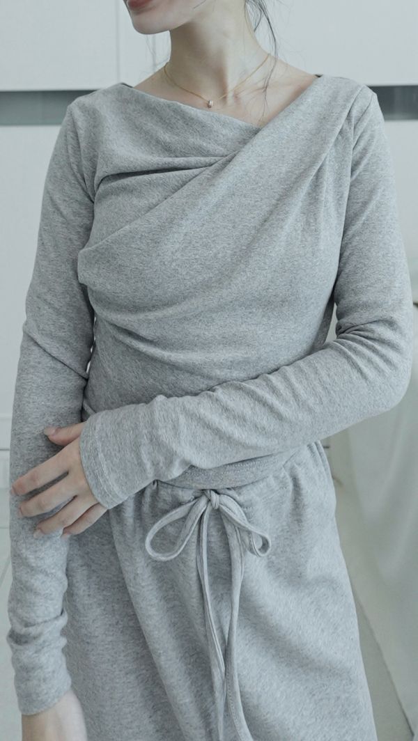 (現貨)韓國製-氣質扭轉長袖上衣（淺灰） 