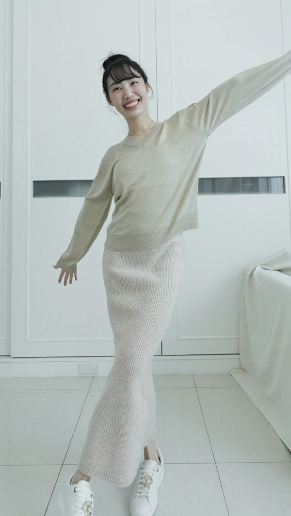 韓國製-絲綢羊毛優雅V領針織上衣（奶茶） 