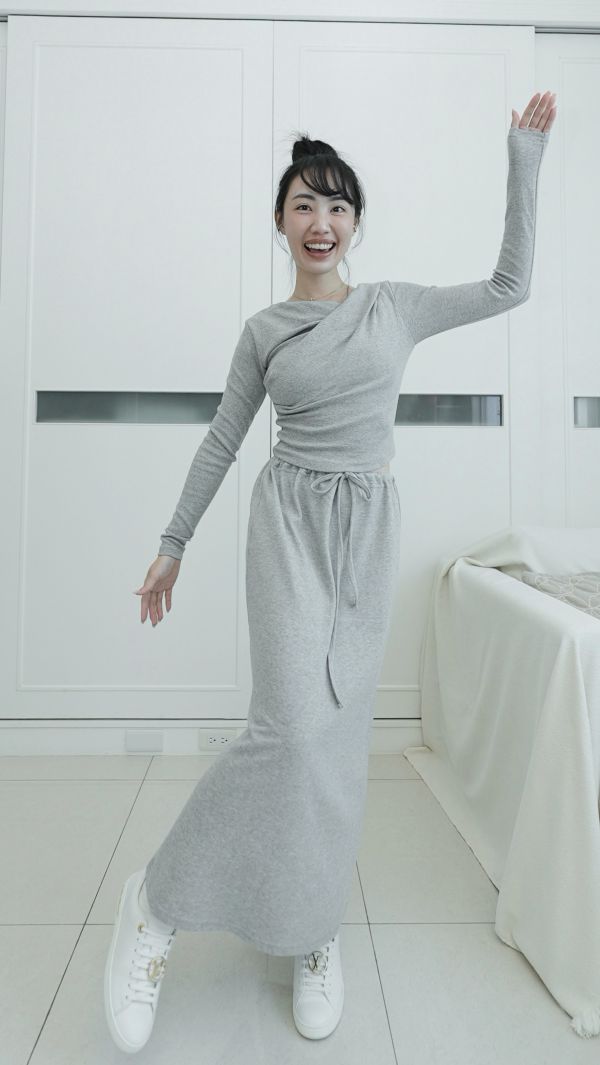 (現貨)韓國製-氣質扭轉長袖上衣（淺灰） 