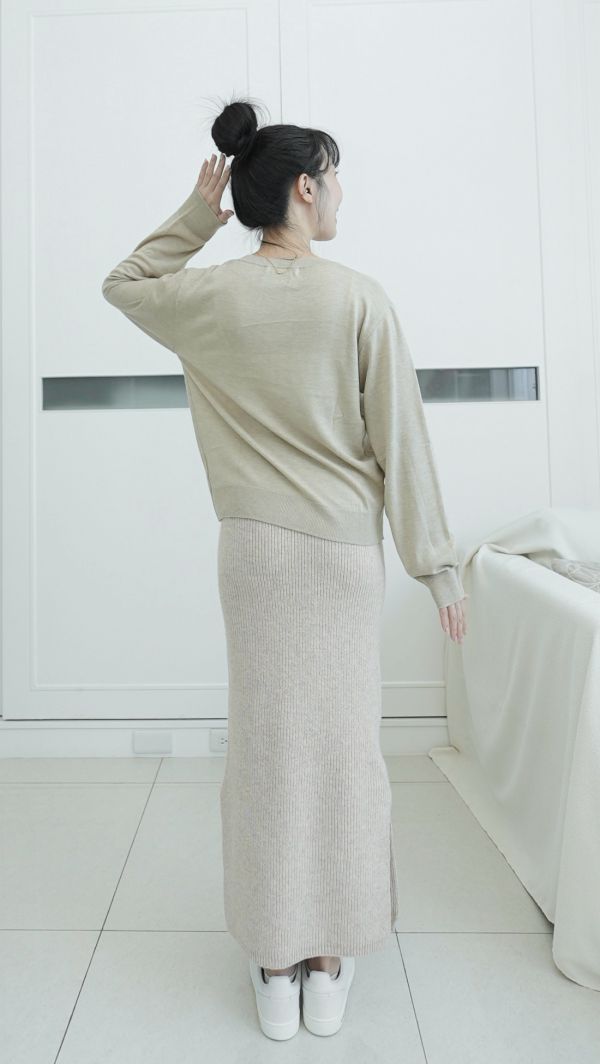 韓國製-絲綢羊毛優雅V領針織上衣（奶茶） 