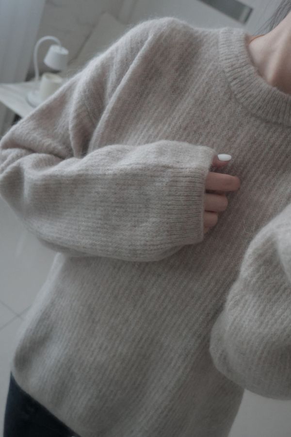 (現貨)韓國製-高級海馬毛百搭上衣（淡奶茶） 