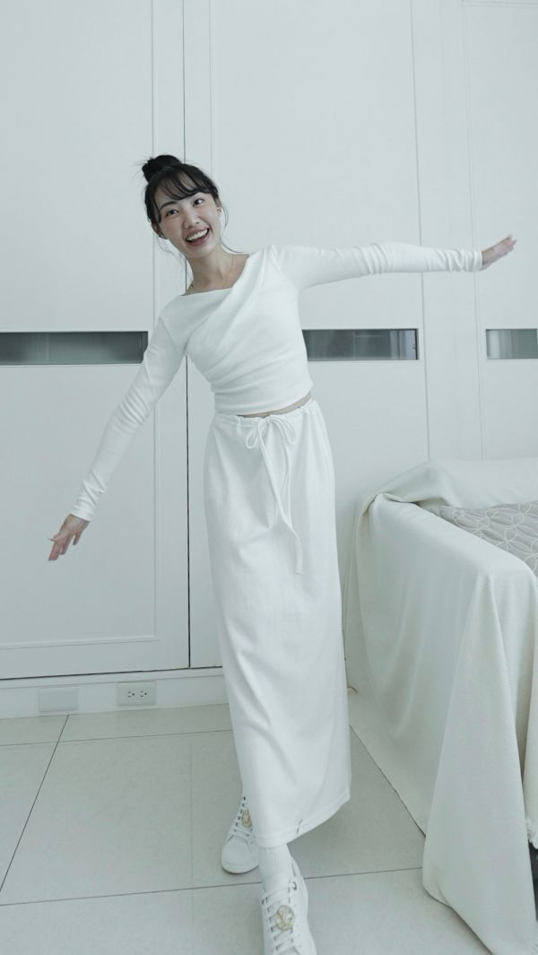 (現貨)韓國製-氣質扭轉長袖上衣（白） 