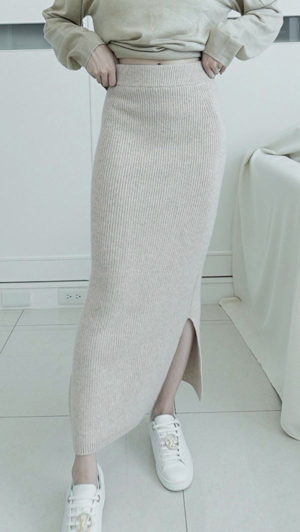 (現貨)韓國製-經典百搭羊毛長裙（淡奶茶） 