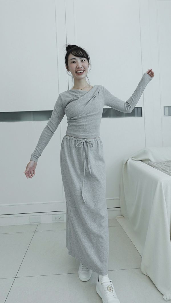 (現貨)韓國製-氣質扭轉長袖上衣（淺灰） 