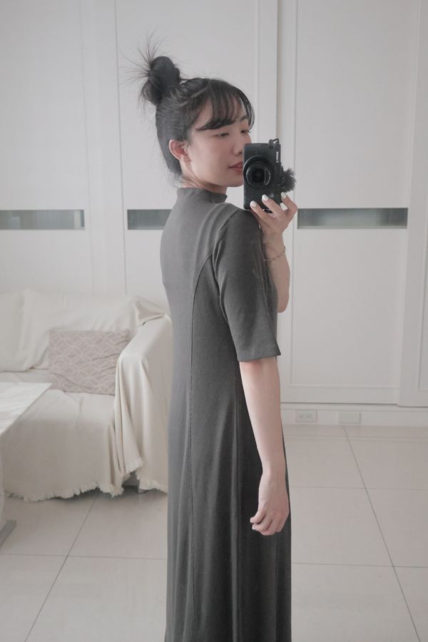 (現貨)韓國製-半高領五分袖收腰長洋裝（質感灰） 