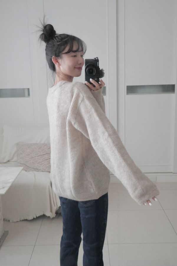 (現貨)韓國製-高級海馬毛百搭上衣（淡奶茶） 