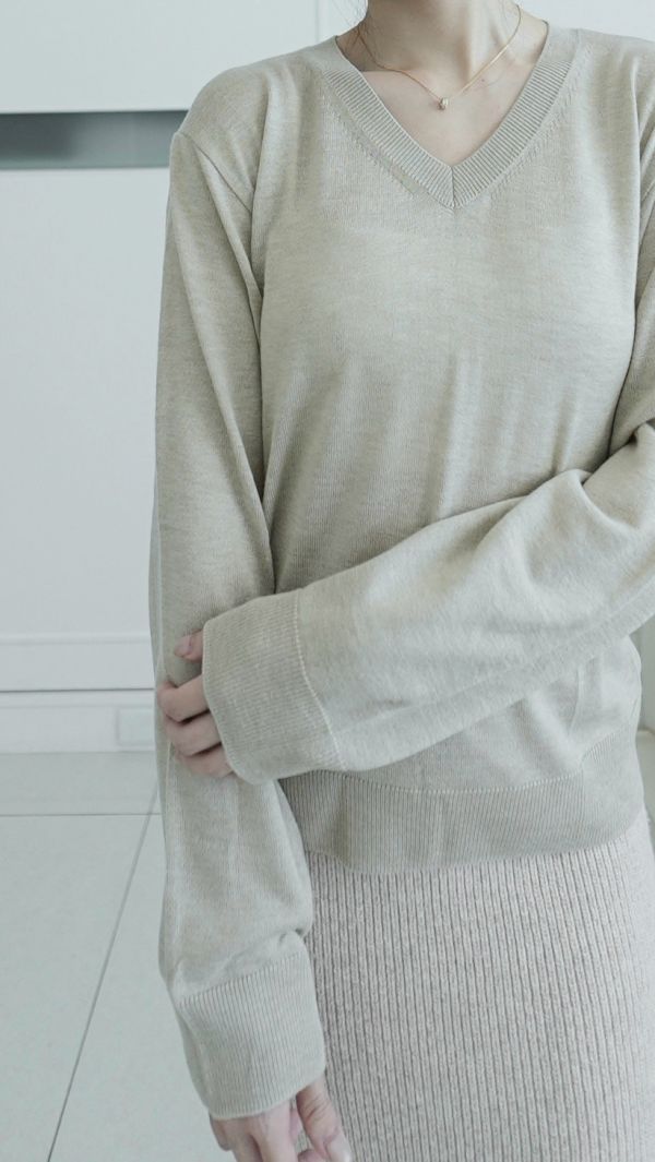 韓國製-絲綢羊毛優雅V領針織上衣（奶茶） 