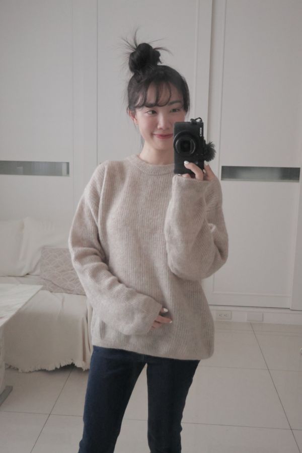 (現貨)韓國製-高級海馬毛百搭上衣（淡奶茶） 