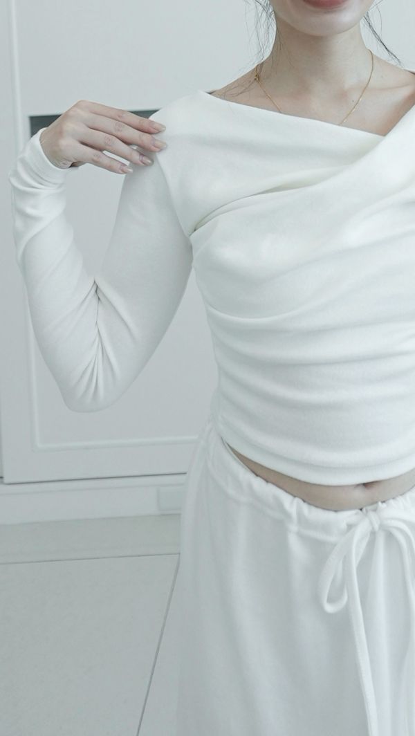 (現貨)韓國製-氣質扭轉長袖上衣（白） 