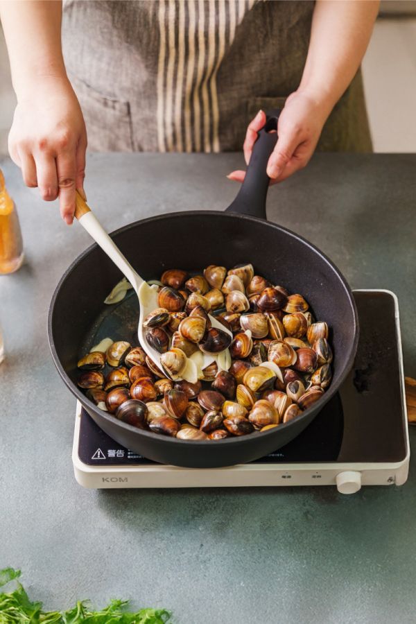 LMG 黑曜石極耐磨深炒鍋附蓋30cm 