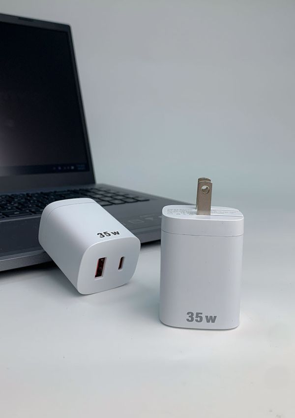 MCK科技 雙孔快充充電器35W 
