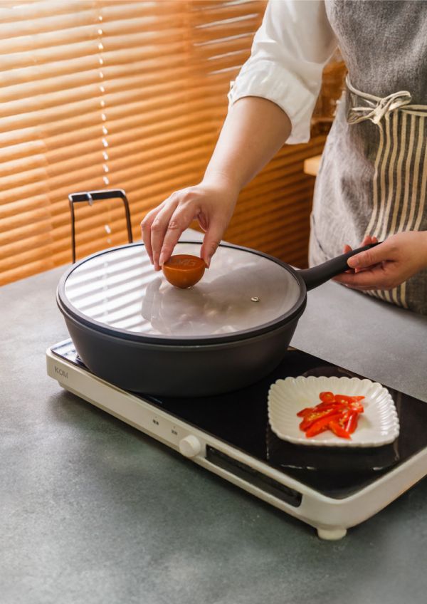 LMG 黑曜石極耐磨深炒鍋附蓋26cm 