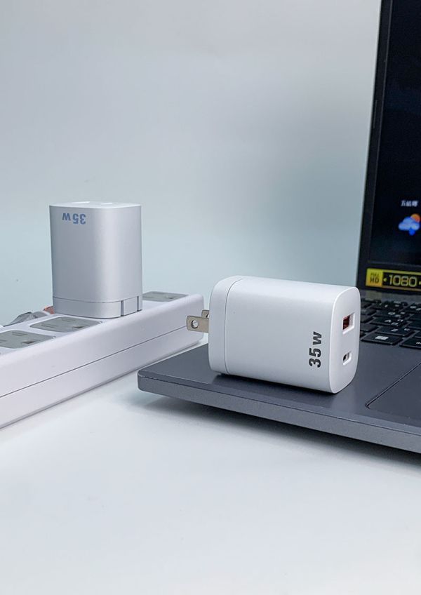 MCK科技 雙孔快充充電器35W 