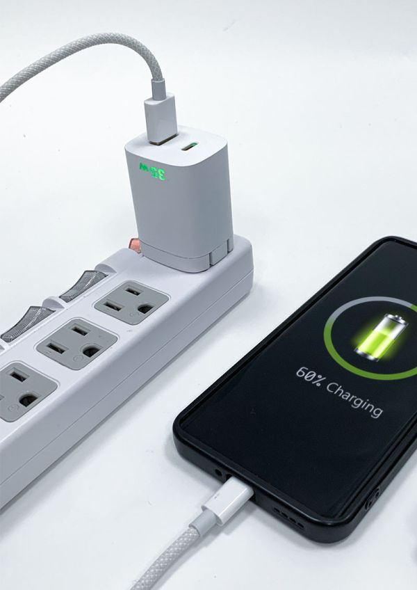 MCK科技 雙孔快充充電器35W 