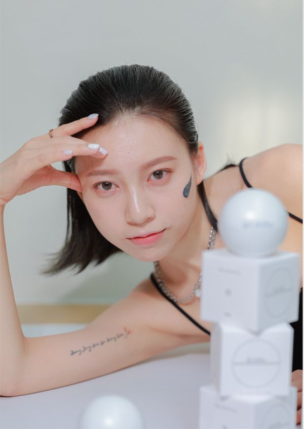 LiliHo梨梨荷 超無瑕高嶺土黑泥膜 