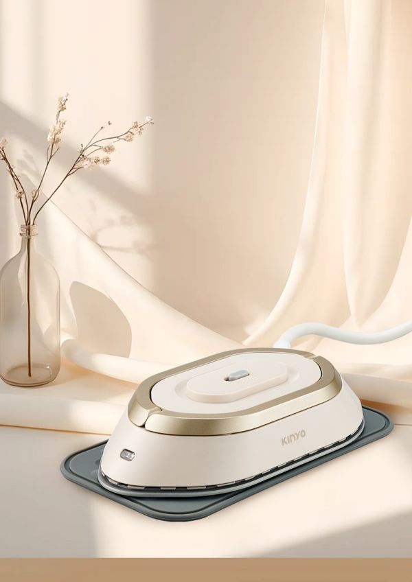 KINYO 寬電壓迷你熨斗 