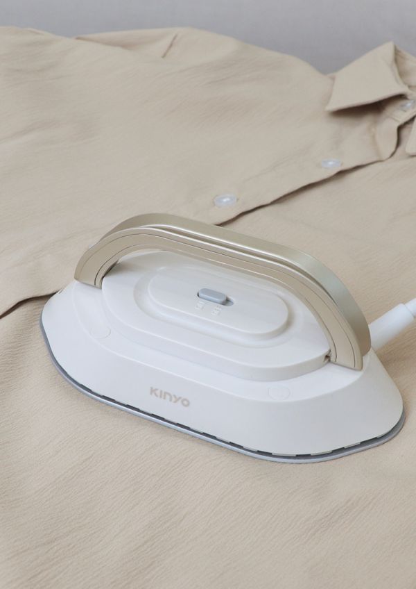 KINYO 寬電壓迷你熨斗 