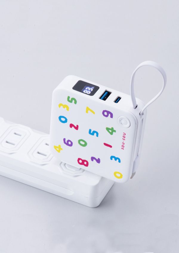 SOU．SOU十數昆 AC插座自帶線三輸出數顯快充行動電源 