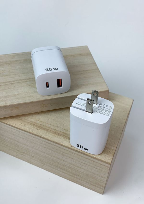 MCK科技 雙孔快充充電器35W 