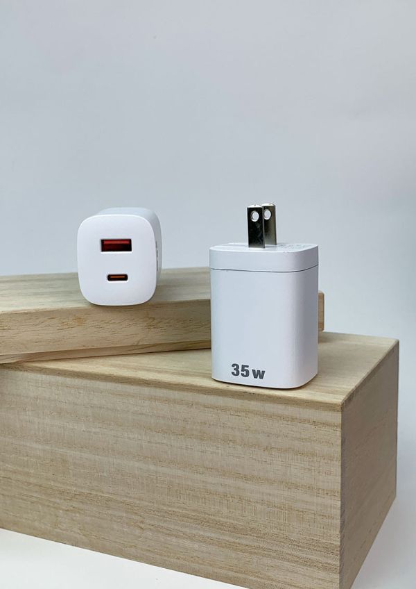 MCK科技 雙孔快充充電器35W 