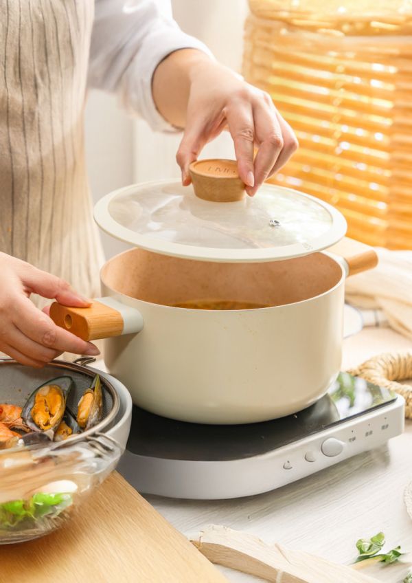 LMG 日式不沾雪藏雙耳深湯鍋附蓋22cm 