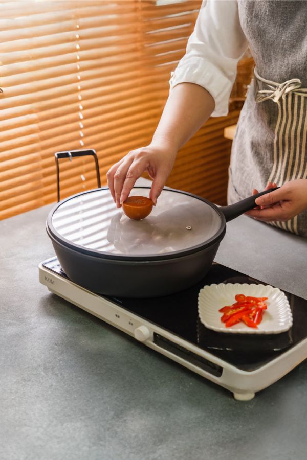 LMG 黑曜石極耐磨深炒鍋附蓋30cm 